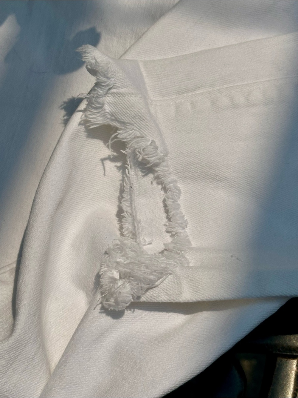 LOFT Outlet White Petite Jeans Size 6P Frayed Hem Stretch Denim - Picture 3 of 5